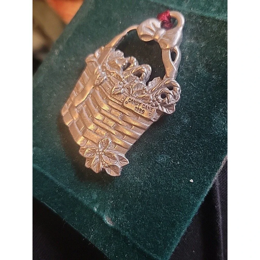 VTG 1986 - 1995 LONGABERGER CHRISTMAS CANDY CANE BASKET PEWTER TIE-ON ORNAMENT